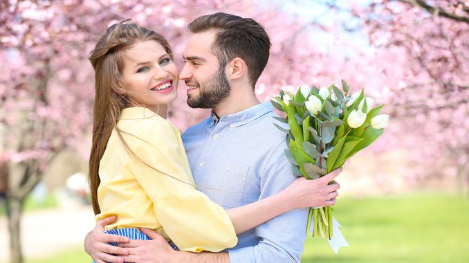 Love_Men_Bouquets_Couples_in_love_Two_Brown_haired_532441_3840x2400_680x380