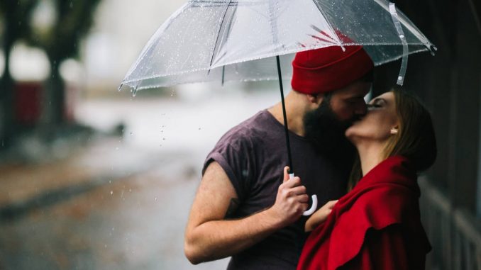 rainy-day-date-ideas-kissing-in-the-rain-fb