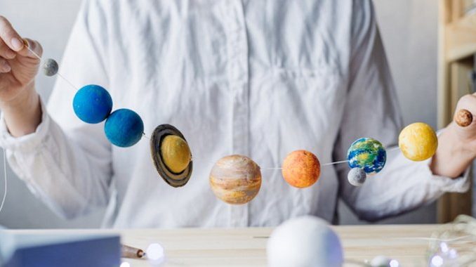 resize-1591731241971859207planetsonastring